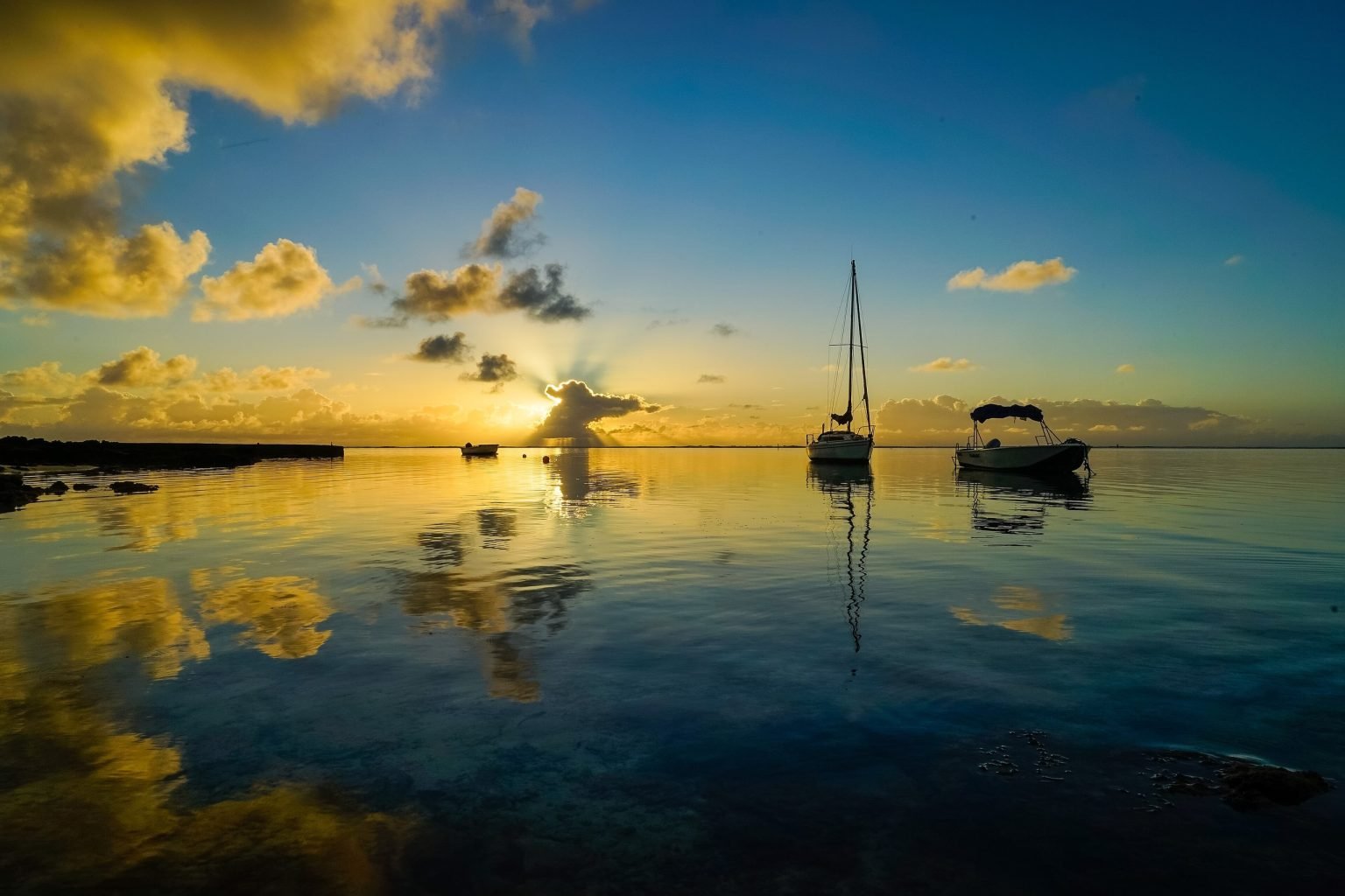 Catamaran Cruise – South-East 3 Islands photo 4